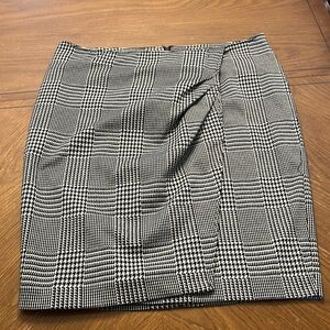 Lane Bryant black white gray check houndstooth faux wrap skirt size 18